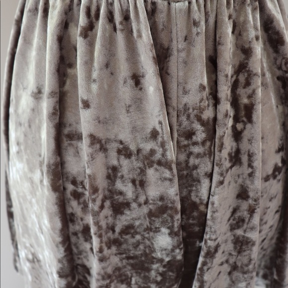 *LAST ONE* UO Silence+Noise Vanessa Velvet Romper - Picture 6 of 8